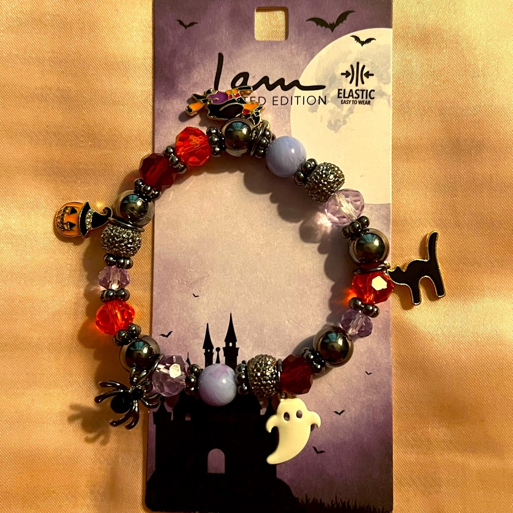 Halloweens coming 🥳👻🎃 Limited edition stretchy bracelet